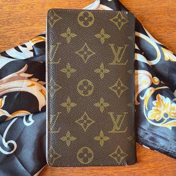 Louis Vuitton Monogram Wallet and Key Holder Set- Authentic - Picture 7 of 15